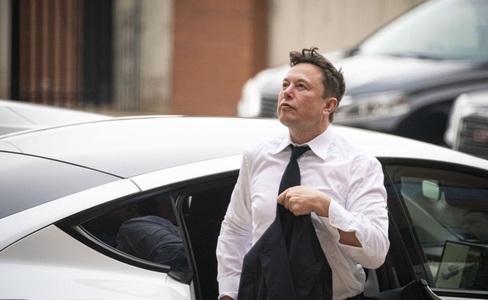 'Sóng gió' lại tìm đến Tesla: Gần 200 tỷ USD bị 'quét sạch' trong 2 ngày, Elon Musk chưa kịp bán cổ phiếu đã mất 50 tỷ USD
