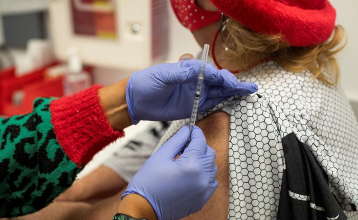 Quân đội Mỹ đang thử nghiệm một loại vắc-xin có thể chống lại tất cả các biến thể COVID-19