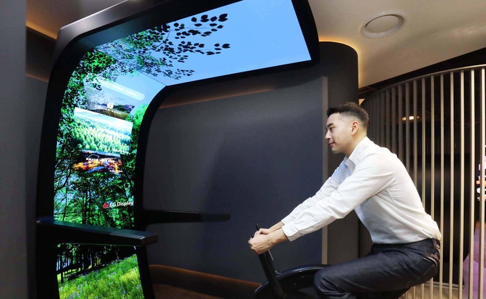 LG giới thiệu hai màn hình như sản phẩm đến từ tương lai