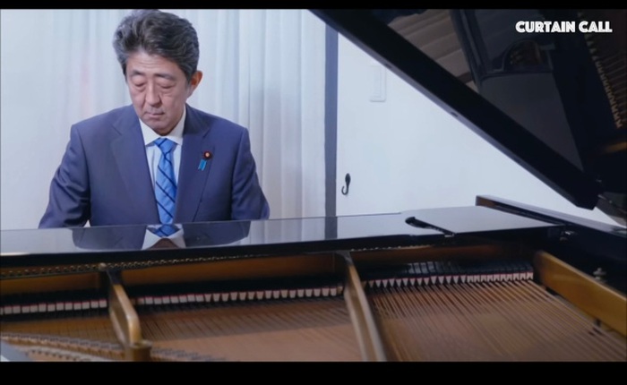 Đăng video chơi piano lên YouTube, cựu thủ tướng Nhật Bản gây xôn xao cộng đồng mạng