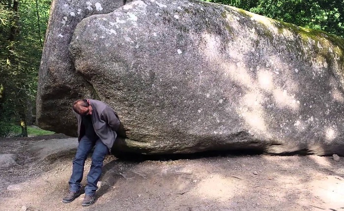 The Trembling Rock – Tảng đá nặng 132 tấn mà bất cứ ai cũng có thể di chuyển được nó