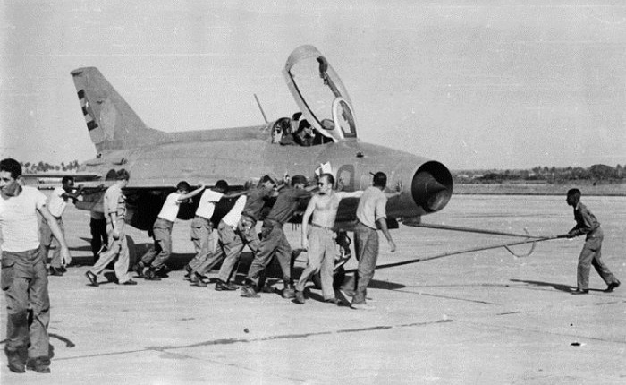Cuộc đào thoát của phi công Liên Xô lái chiếc máy bay tối mật nhưng hạ cánh nhầm xuống sân bay NATO