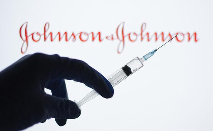 Tại sao Johnson & Johnson đặt cược tới 1 tỷ USD để làm vắc-xin COVID-19 đơn liều và nó cho hiệu quả đến đâu?