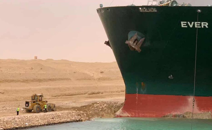 Cách theo dõi trực tiếp tàu khổng lồ mắc kẹt tại kênh đào Suez