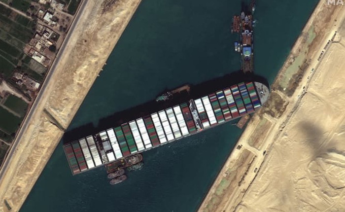 Gió 'bị oan', có yếu tố con người trong vụ tàu 220.000 tấn mắc kẹt tại kênh đào Suez?