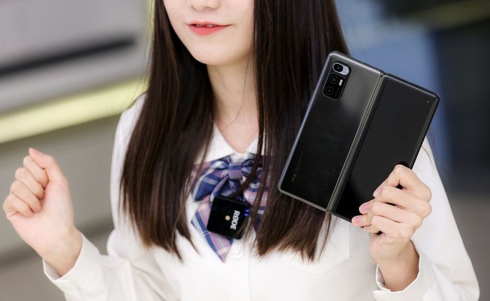 Cận cảnh Xiaomi Mi MIX Fold: Thiết kế gập giống Galaxy Z Fold2, giá chỉ từ 35 triệu thì có gì khác biệt?