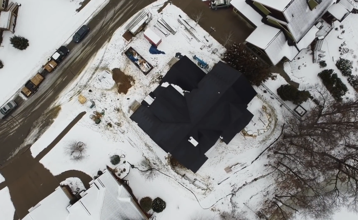 Công dụng giờ mới khám phá ra của mái lợp kết hợp pin mặt trời Tesla: không đọng tuyết!