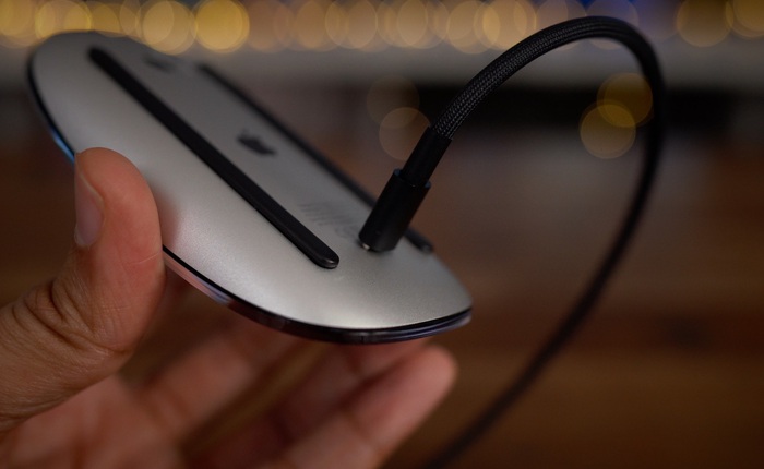 Apple đừng bắt Magic Mouse "chổng ngược" lên để sạc nữa, hãy học hỏi cách này của Lenovo