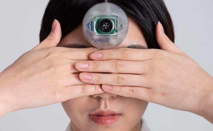 'Con mắt thứ ba' có thể cho phép bạn vừa đi bộ vừa dán mắt vào điện thoại mà không phải lo đâm đầu vào cột điện