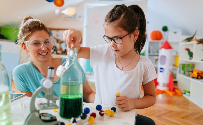 Quà 1/6 cho bạn trẻ mê khoa học: 5 thí nghiệm STEM siêu đỉnh cho mùa hè ở nhà tránh dịch