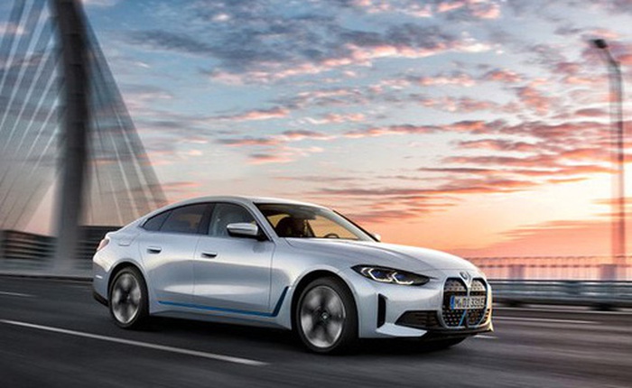 BMW i4 - chiếc sedan hạng sang chạy điện cả thế giới đang mong đợi?