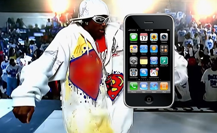 Rapper Soulja Boy tuyên bố chính Steve Jobs đã đến phim trường và tặng anh chiếc iPhone đầu tiên