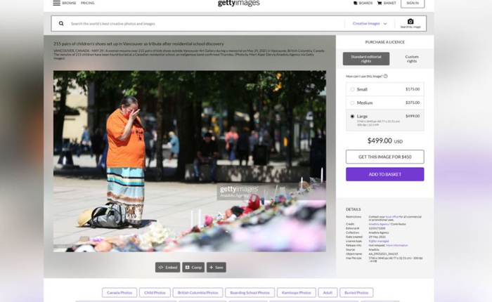 Canada: Một người phụ nữ cảm thấy tức giận khi ảnh mẹ mình đang khóc tại khu tưởng niệm được bán trên mạng