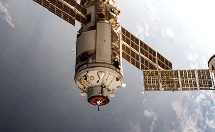 Trạm vũ trụ Quốc tế ISS bị chệch hướng do kết nối với môđun mới, rất may không có thảm họa xảy ra