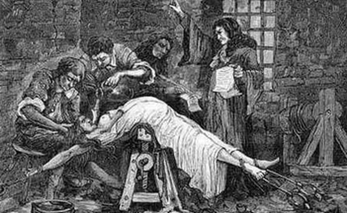 Trừng phạt "phù thủy" ở Châu Âu thời Trung cổ diễn ra như thế nào?