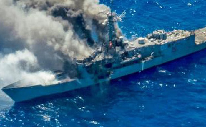 Quân đội Hoa Kỳ tung video tập trận mãn nhãn: tổng lực không – lục – hải quân đánh gãy đôi tàu khu trục