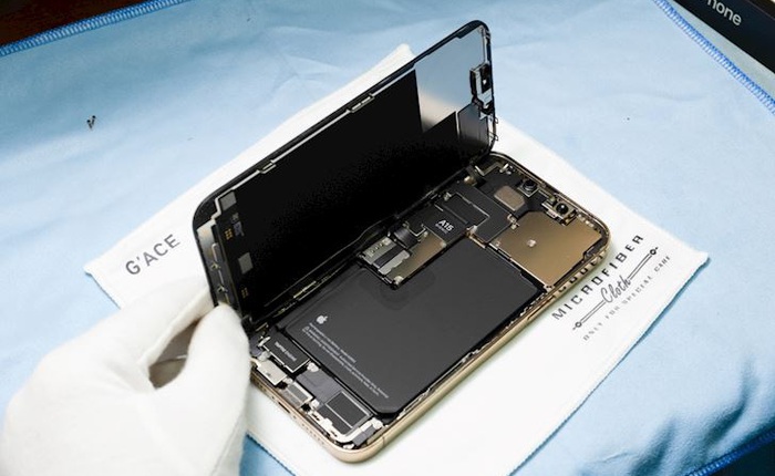 Hình ảnh "mổ bụng" chiếc iPhone 13 Pro Max đầu tiên tại Việt Nam, bên trong chiếc smartphone xịn xò này có gì?