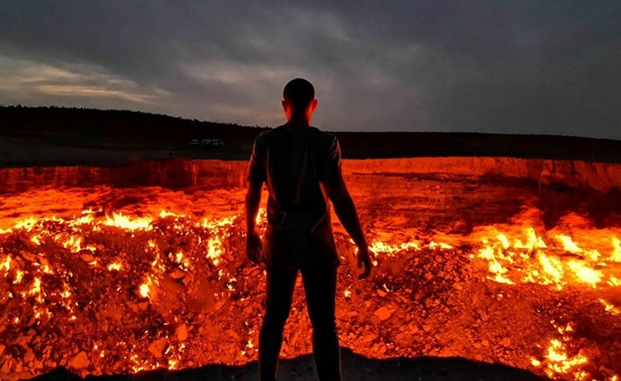 Turkmenistan muốn dập tắt "Cổng địa ngục" đã bốc cháy suốt 50 năm trên sa mạc!