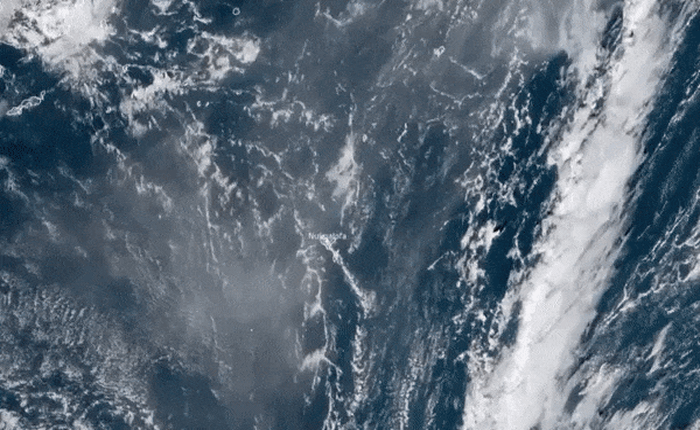 Kinh hoàng hình ảnh núi lửa tại Thái Bình Dương phun trào nhìn từ không gian
