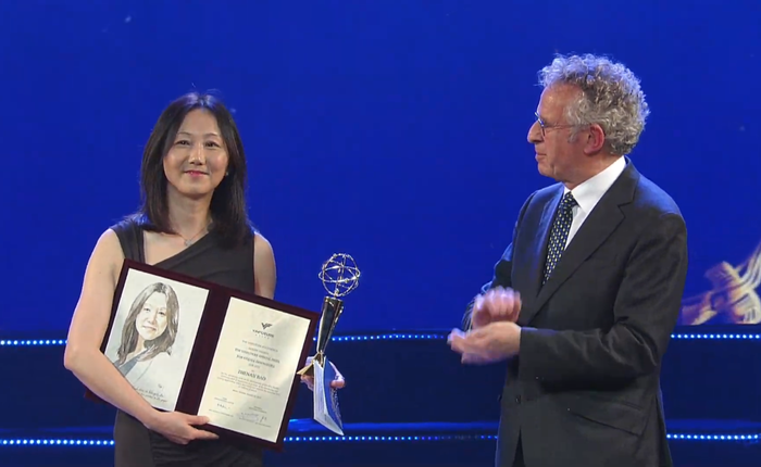 VinFuture 2022: nhà khoa học người Mỹ gốc Hoa nhận Giải Đặc biệt dành cho Nhà khoa học nữ nhờ phát kiến da điện tử