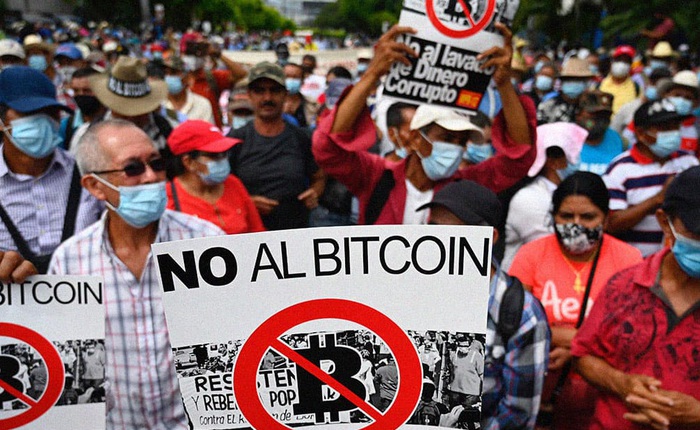 Nền kinh tế El Salvador điêu đứng vì biến động giá Bitcoin
