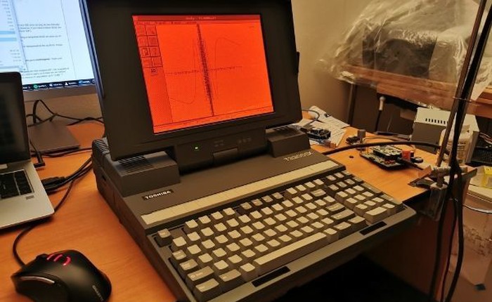 Đào coin trên một chiếc máy tính 30 năm tuổi