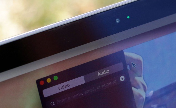 Apple thưởng hơn 2 tỷ đồng cho một sinh viên tìm ra cách hack webcam của MacBook

