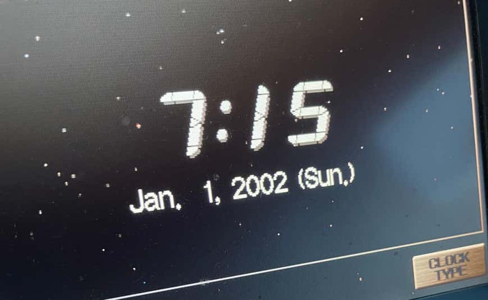Đồng hồ trên ô tô Honda bị lỗi quay về năm 2002 khi vừa bước sang năm mới 2022