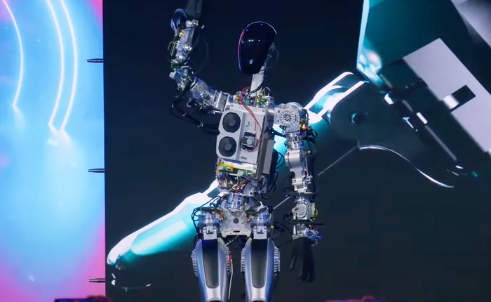 Tại sự kiện AI Day 2022, Elon Musk lần đầu tiên công bố người máy do Tesla sản xuất