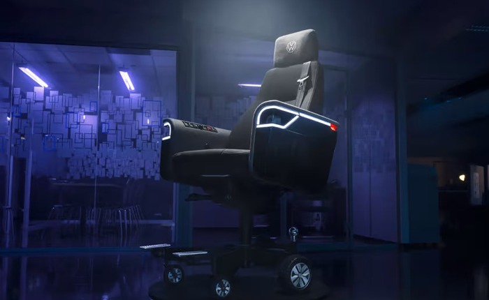 Hãng xe hơi Đức chế tạo ghế văn phòng có động cơ với đèn pha và còi