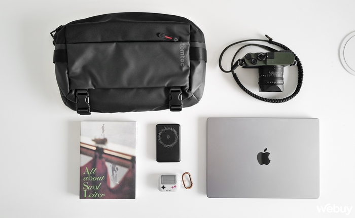 Túi đeo chéo này trông nhỏ nhưng hóa ra đựng được cả MacBook 14 inch và máy ảnh