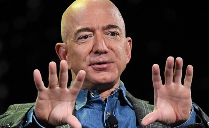 Đừng vội mua TV hay tủ lạnh, tỷ phú Jeff Bezos khuyên nên 'giữ chặt túi tiền' trong mùa giảm giá cuối năm