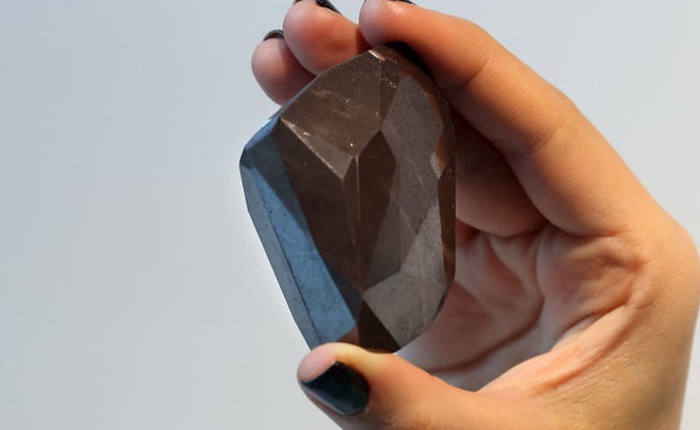 Viên kim cương đen lớn nhất thế giới có tuổi đời hàng tỷ năm được mua bằng tiền điện tử với giá 4,3 triệu USD