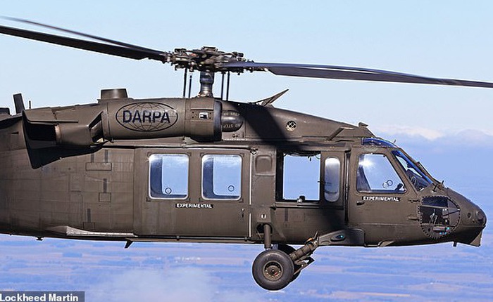 Lần đầu tiên trực thăng Black Hawk có thể bay mà không cần người lái