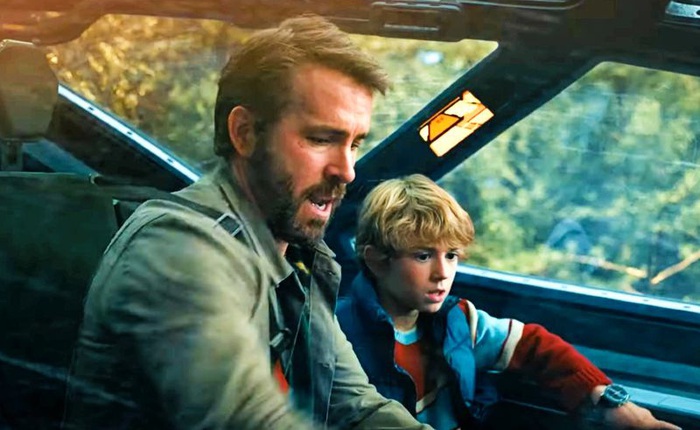 Trailer The Adam Project: Ryan Reynolds hack thời gian, trở về quá khứ để cùng chính mình giải cứu tương lai
