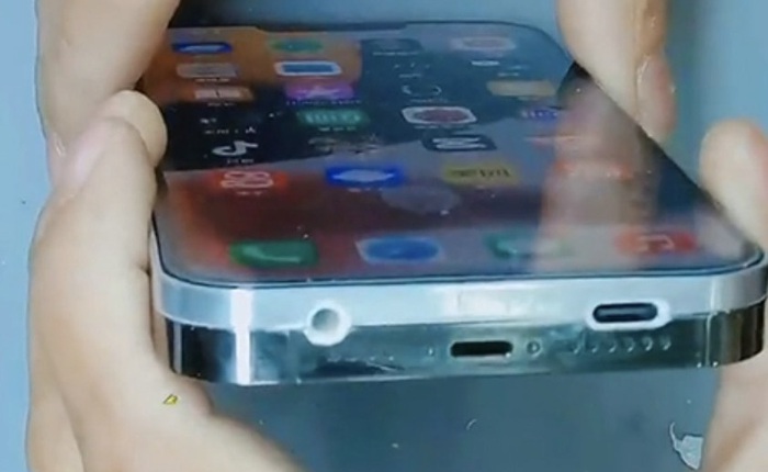 "Pháp sư" Trung Hoa độ iPhone 13 Pro Max Ultra với cổng USB-C, jack 3.5mm, quạt tản nhiệt, 2 viên pin