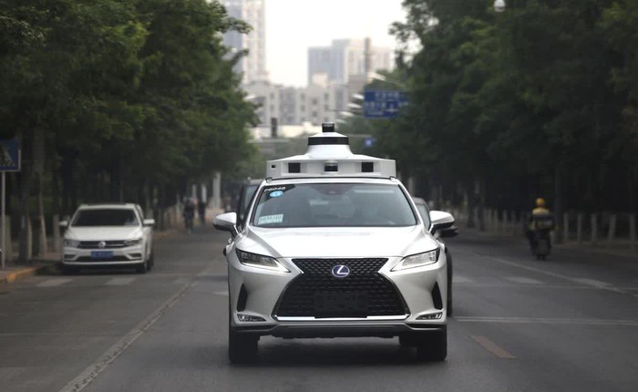 Trung Quốc lần đầu tiên cấp phép cho taxi tự lái, dùng Toyota Lexus, giá bình dân