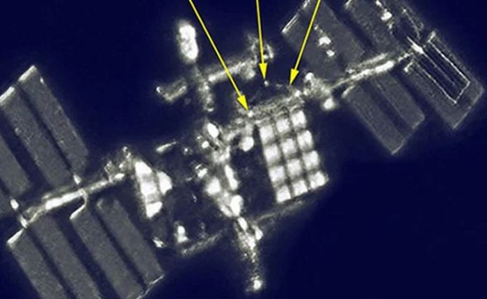 Từ mặt đất, chụp được cảnh 2 phi hành gia ISS đang đi bộ ngoài không gian 