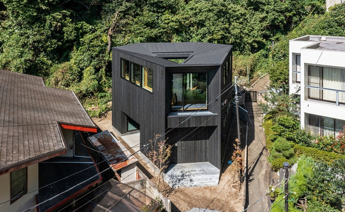 Căn nhà như 'viên ngọc đen' giữa rừng núi Nhật Bản