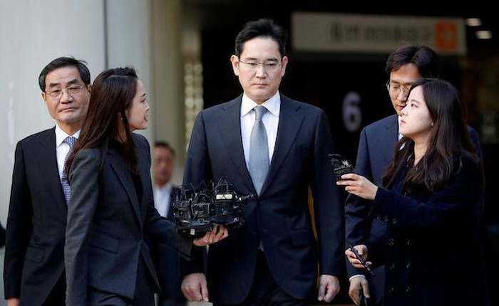 Thái tử Samsung tái xuất sau cáo buộc thao túng cổ phiếu, tháp tùng Tổng thống Biden thăm nhà máy sản xuất bán dẫn