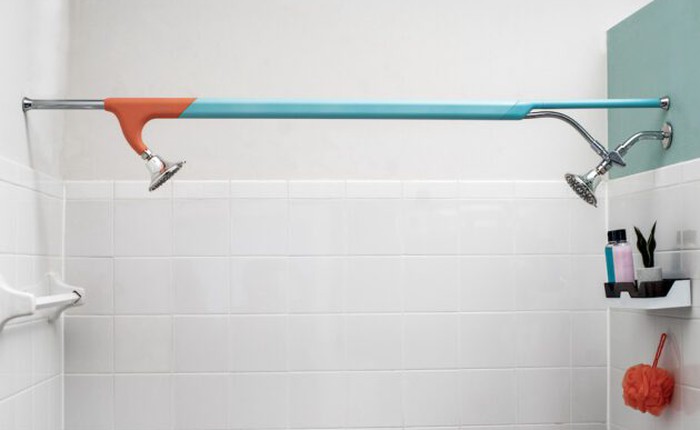 Cựu kỹ sư của Amazon chế ra vòi sen kép dành cho những cặp đôi thích tắm chung, giá gần 6 triệu đồng
