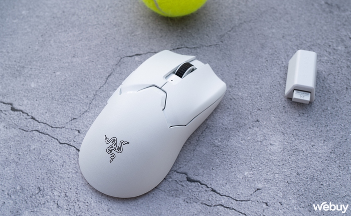 Trên tay chuột gaming Razer Viper V2 Pro: Nhẹ ngang một quả bóng tennis, mắt đọc thế hệ mới