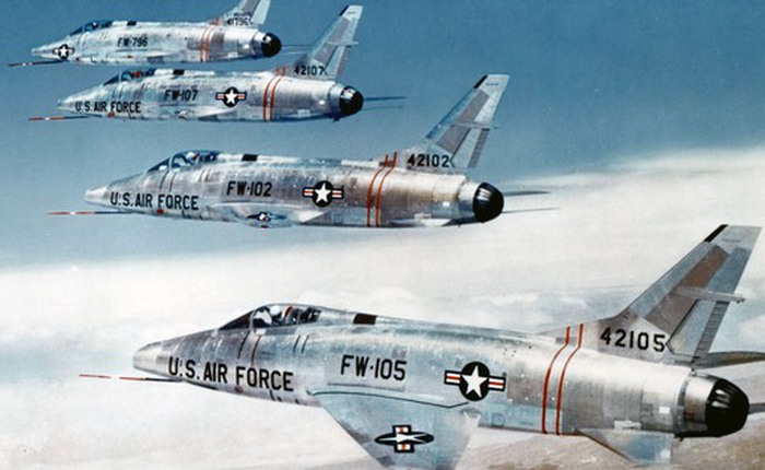 F-100 Super Sabre: Chiến đấu cơ siêu thanh đầu tiên của Mỹ là huyền thoại hay thảm họa?