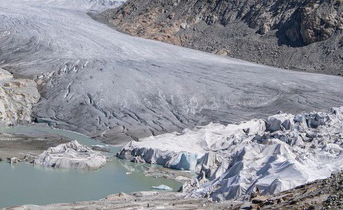 Các sông băng của Thụy Sĩ tan chảy một nửa lượng băng trong chưa đầy một thế kỷ
