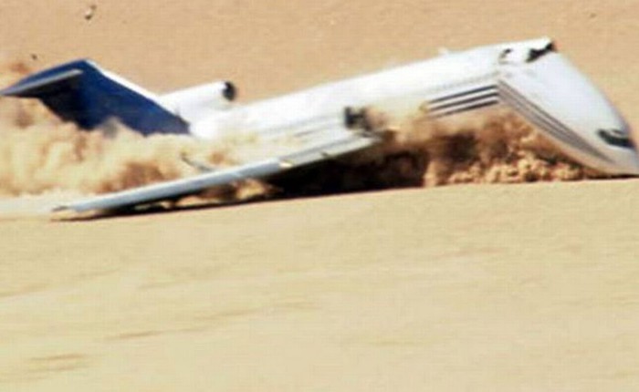 Thử nghiệm độc lạ: Cố ý cho rơi máy bay chở khách xuống đất để thử độ an toàn