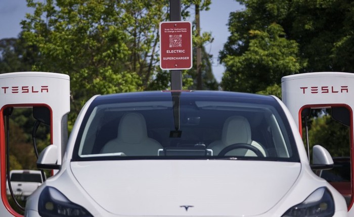 Các hãng ô tô truyền thống nguy thật rồi – Xe điện Tesla giờ đây đã rẻ hơn cả xe xăng
