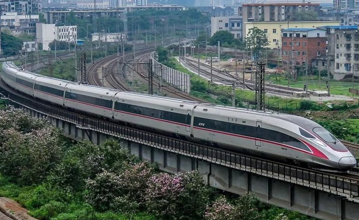 Tàu cao tốc Trung Quốc, Nhật Bản chạy gần 350 km/h: Tương lai đường sắt tốc độ cao của Việt Nam chạy 250km/h?