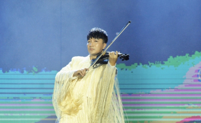 Hoàng Rob mở màn Better Choice Awards 2023 đầy thăng hoa: tiếng đàn violin điệu nghệ kết hợp công nghệ hiện đại!