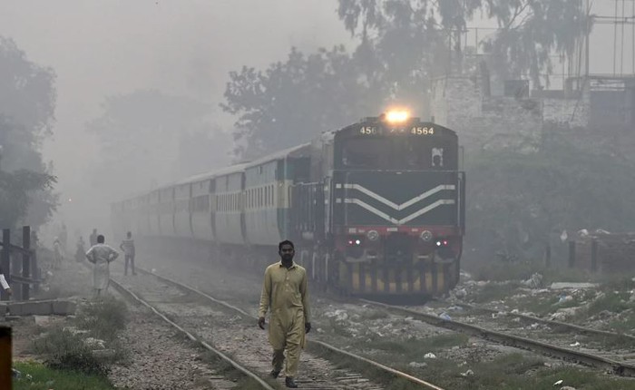 Pakistan: Thành phố 13 triệu dân phải đóng cửa vì không khí độc hại