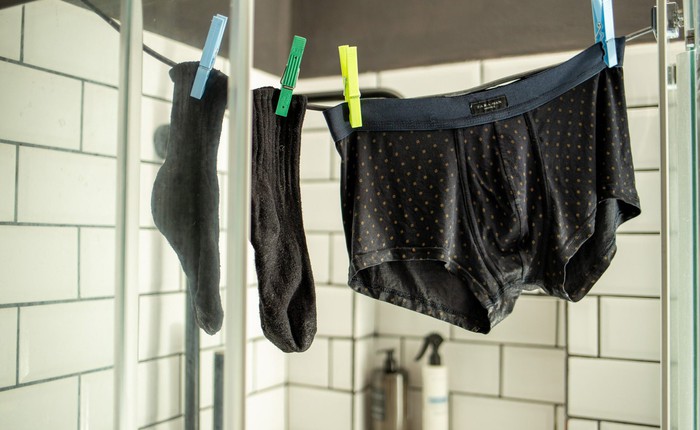 Trời nồm: Đây là hậu quả nếu bạn không sấy khô quần áo trước khi mặc, nhất là đồ lót
